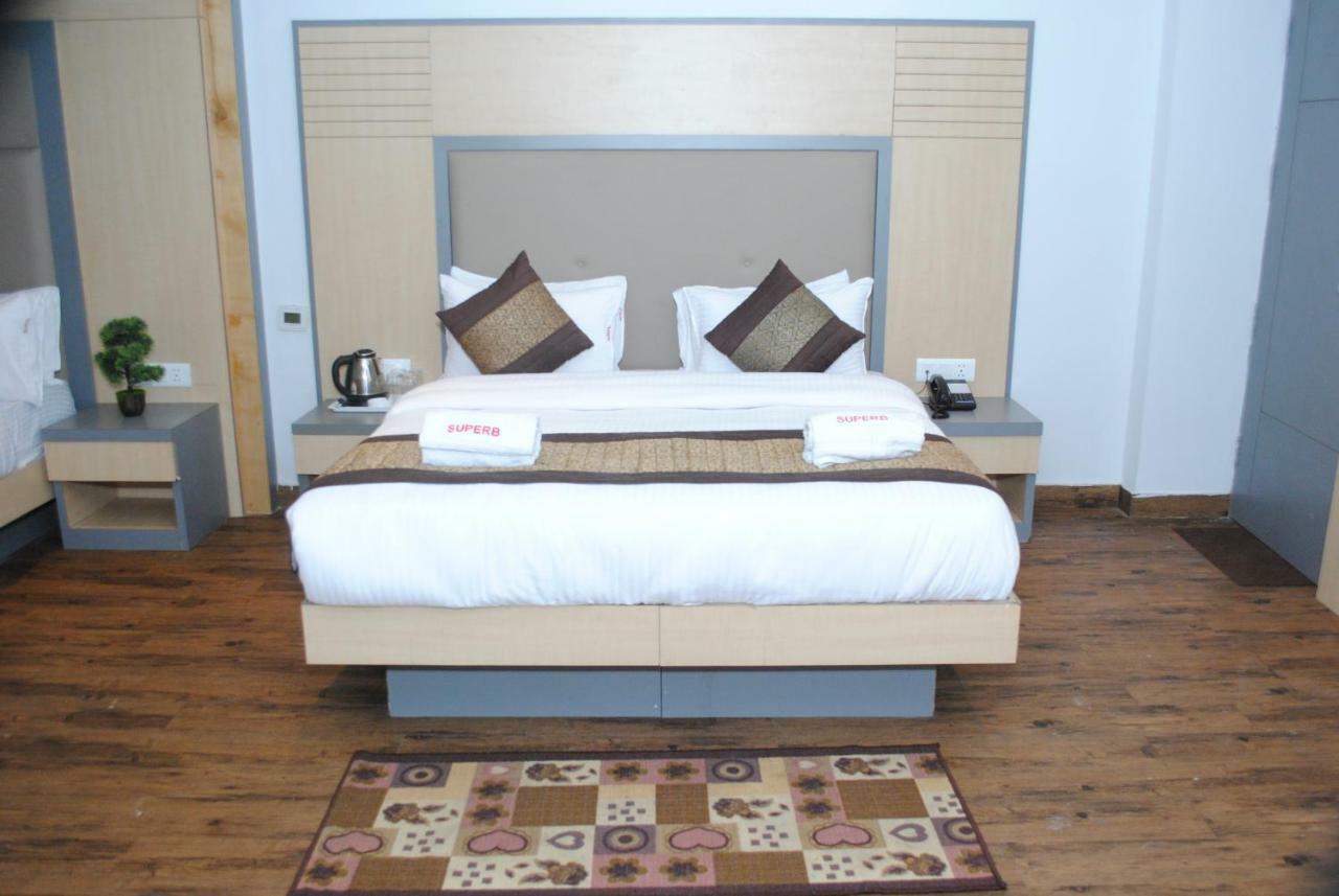 Hotel Superb 5 Mins Walk From New Delhi Station Exterior foto