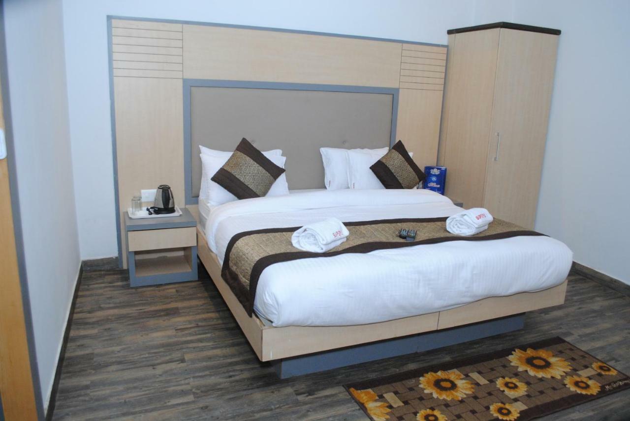 Hotel Superb 5 Mins Walk From New Delhi Station Exterior foto