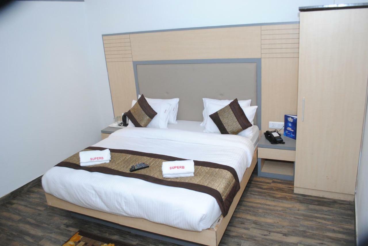 Hotel Superb 5 Mins Walk From New Delhi Station Exterior foto