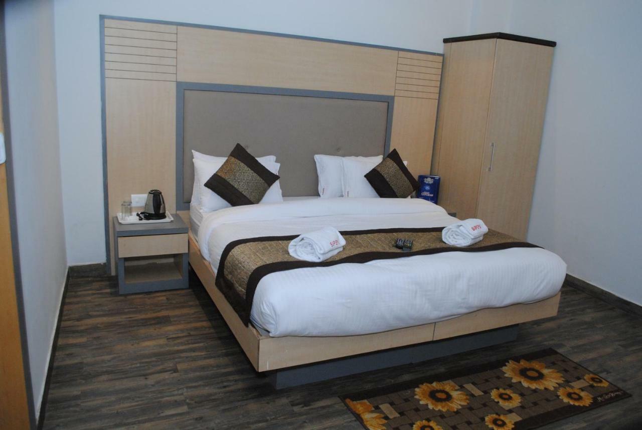 Hotel Superb 5 Mins Walk From New Delhi Station Exterior foto