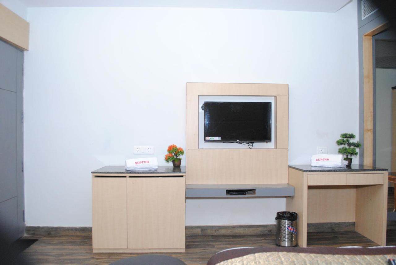 Hotel Superb 5 Mins Walk From New Delhi Station Exterior foto