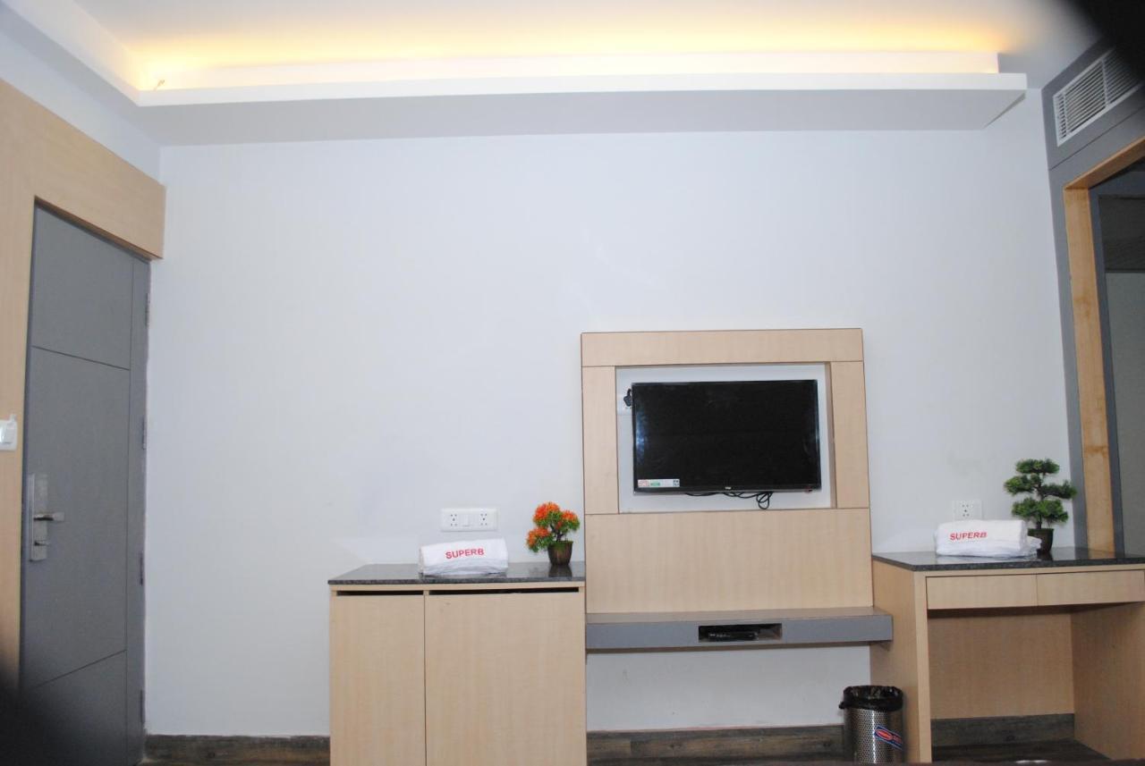 Hotel Superb 5 Mins Walk From New Delhi Station Exterior foto