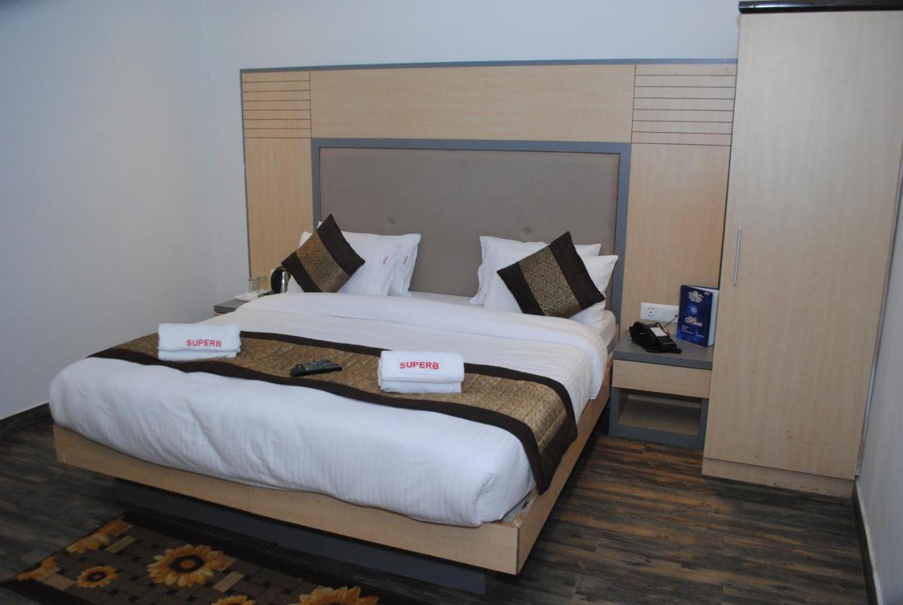 Hotel Superb 5 Mins Walk From New Delhi Station Exterior foto